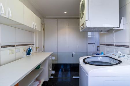 Apartamento à venda com 289m², 4 quartos e 4 vagas Apartamento à venda com 289m², 4 quartos e 4 vagasÁrea de Serviço