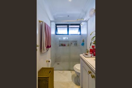 Apartamento à venda com 289m², 4 quartos e 4 vagas Apartamento à venda com 289m², 4 quartos e 4 vagasBanheiro da Suíte 1