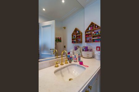 Apartamento à venda com 289m², 4 quartos e 4 vagas Apartamento à venda com 289m², 4 quartos e 4 vagasBanheiro da Suíte 2