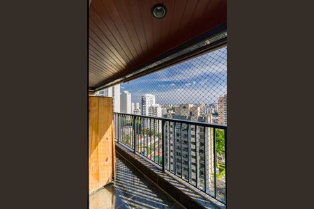 Apartamento à venda com 289m², 4 quartos e 4 vagas Apartamento à venda com 289m², 4 quartos e 4 vagasVaranda da Suíte 2