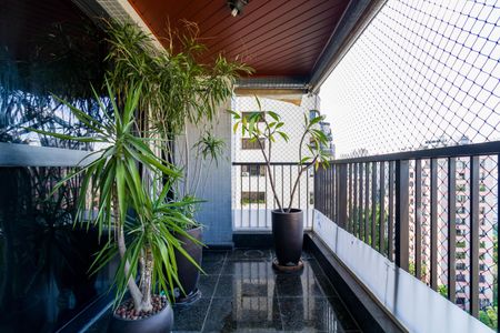 Apartamento à venda com 289m², 4 quartos e 4 vagas Apartamento à venda com 289m², 4 quartos e 4 vagasVaranda