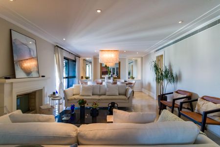 Apartamento à venda com 289m², 4 quartos e 4 vagas Apartamento à venda com 289m², 4 quartos e 4 vagasSala