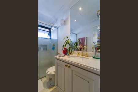 Apartamento à venda com 289m², 4 quartos e 4 vagas Apartamento à venda com 289m², 4 quartos e 4 vagasBanheiro da Suíte 1