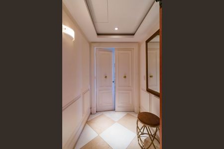 Apartamento à venda com 289m², 4 quartos e 4 vagas Apartamento à venda com 289m², 4 quartos e 4 vagasQuarto de Serviço