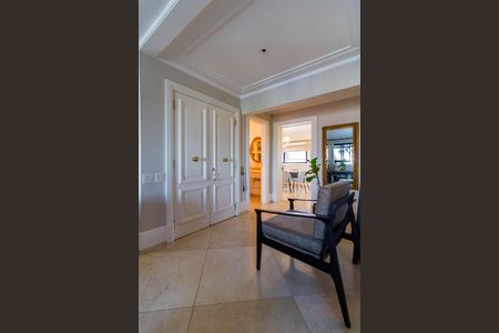 Apartamento à venda com 289m², 4 quartos e 4 vagas Apartamento à venda com 289m², 4 quartos e 4 vagasQuarto de Serviço