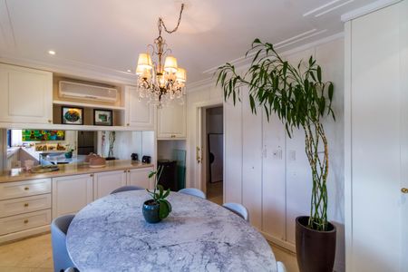 Apartamento à venda com 289m², 4 quartos e 4 vagas Apartamento à venda com 289m², 4 quartos e 4 vagasSala 2