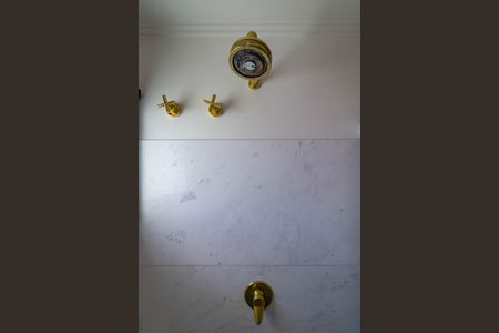 Apartamento à venda com 289m², 4 quartos e 4 vagas Apartamento à venda com 289m², 4 quartos e 4 vagasBanheiro da Suíte 2