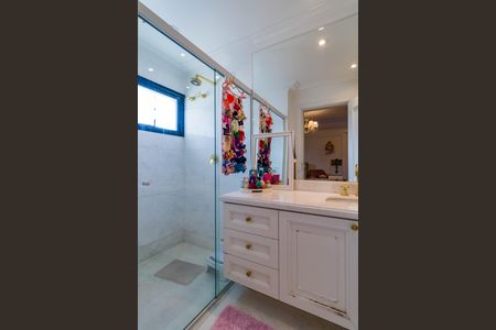 Apartamento à venda com 289m², 4 quartos e 4 vagas Apartamento à venda com 289m², 4 quartos e 4 vagasBanheiro da Suíte 2