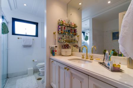 Apartamento à venda com 289m², 4 quartos e 4 vagas Apartamento à venda com 289m², 4 quartos e 4 vagasBanheiro da Suíte 4