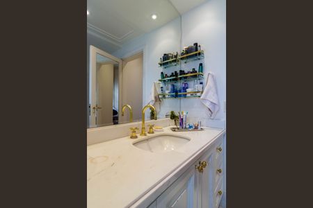 Apartamento à venda com 289m², 4 quartos e 4 vagas Apartamento à venda com 289m², 4 quartos e 4 vagasBanheiro da Suíte 4