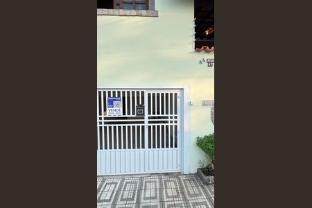 Casa à venda com 177m², 4 quartos e 2 vagas Casa à venda com 177m², 4 quartos e 2 vagasPlaca