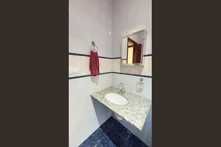 Casa à venda com 177m², 4 quartos e 2 vagas Casa à venda com 177m², 4 quartos e 2 vagasBanheiro Social