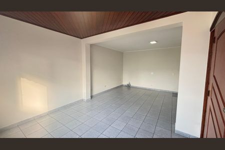 Casa à venda com 177m², 4 quartos e 2 vagas Casa à venda com 177m², 4 quartos e 2 vagasSala