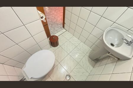 Casa à venda com 177m², 4 quartos e 2 vagas Casa à venda com 177m², 4 quartos e 2 vagasBanheiro da Suíte