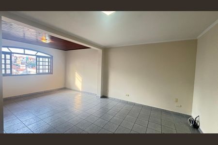 Casa à venda com 177m², 4 quartos e 2 vagas Casa à venda com 177m², 4 quartos e 2 vagasSala