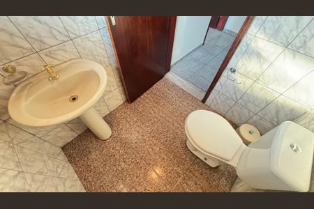 Casa à venda com 177m², 4 quartos e 2 vagas Casa à venda com 177m², 4 quartos e 2 vagasBanheiro de Serviço