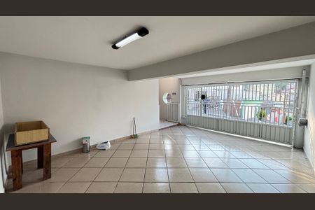 Casa à venda com 177m², 4 quartos e 2 vagas Casa à venda com 177m², 4 quartos e 2 vagasGaragem