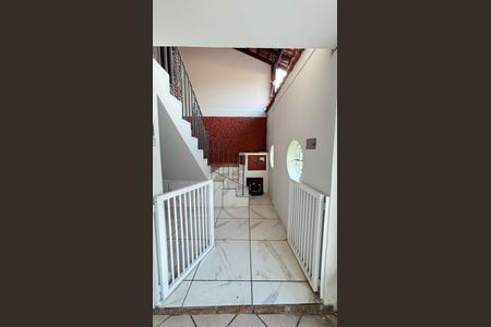 Casa à venda com 177m², 4 quartos e 2 vagas Casa à venda com 177m², 4 quartos e 2 vagasGaragem