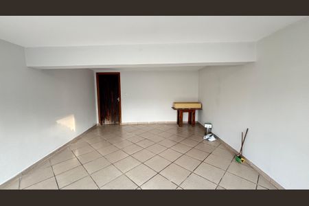 Casa à venda com 177m², 4 quartos e 2 vagas Casa à venda com 177m², 4 quartos e 2 vagasGaragem