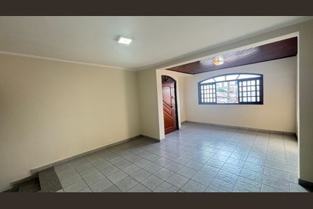 Casa à venda com 177m², 4 quartos e 2 vagas Casa à venda com 177m², 4 quartos e 2 vagasSala