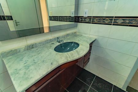 Casa à venda com 222m², 3 quartos e 3 vagasBanheiro 