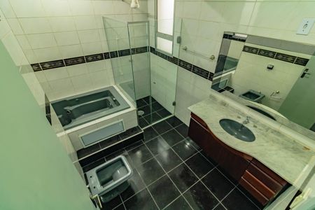 Casa à venda com 222m², 3 quartos e 3 vagasBanheiro 