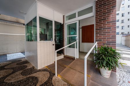 Studio para alugar com 48m², 1 quarto e 1 vaga Studio para alugar com 48m², 1 quarto e 1 vagaHall de entrada externo