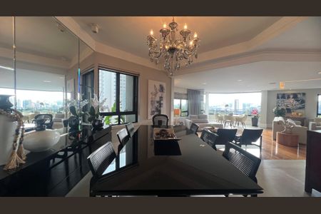 Apartamento à venda com 280m², 4 quartos e 4 vagas Apartamento à venda com 280m², 4 quartos e 4 vagasSala de Jantar