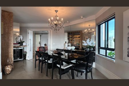 Apartamento à venda com 280m², 4 quartos e 4 vagas Apartamento à venda com 280m², 4 quartos e 4 vagasSala de Jantar
