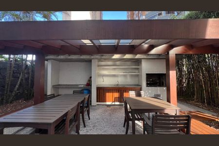 Apartamento à venda com 280m², 4 quartos e 4 vagas Apartamento à venda com 280m², 4 quartos e 4 vagasÁrea comum - Churrasqueira