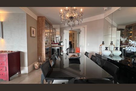 Apartamento à venda com 280m², 4 quartos e 4 vagas Apartamento à venda com 280m², 4 quartos e 4 vagasSala de Jantar