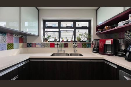 Apartamento à venda com 280m², 4 quartos e 4 vagas Apartamento à venda com 280m², 4 quartos e 4 vagasCozinha
