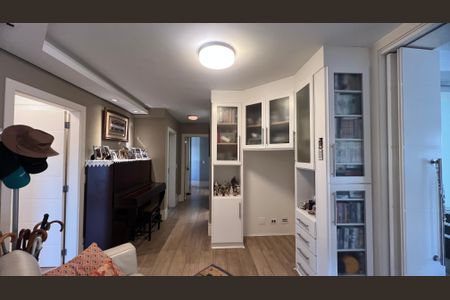 Apartamento à venda com 280m², 4 quartos e 4 vagas Apartamento à venda com 280m², 4 quartos e 4 vagasCorredor