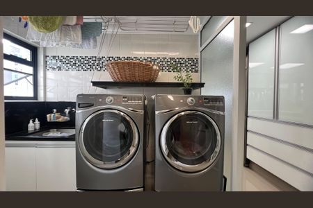 Apartamento à venda com 280m², 4 quartos e 4 vagas Apartamento à venda com 280m², 4 quartos e 4 vagasÁrea de Serviço