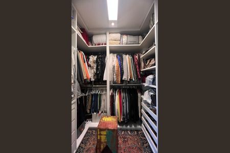 Apartamento à venda com 280m², 4 quartos e 4 vagas Apartamento à venda com 280m², 4 quartos e 4 vagasCloset da suíte 3