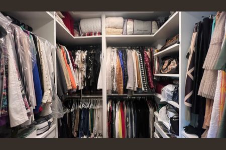 Apartamento à venda com 280m², 4 quartos e 4 vagas Apartamento à venda com 280m², 4 quartos e 4 vagasCloset da suíte 3