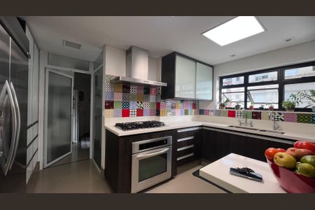 Apartamento à venda com 280m², 4 quartos e 4 vagas Apartamento à venda com 280m², 4 quartos e 4 vagasCozinha