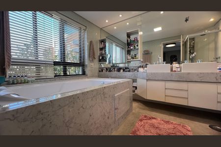 Apartamento à venda com 280m², 4 quartos e 4 vagas Apartamento à venda com 280m², 4 quartos e 4 vagasBanheiro da Suíte 3