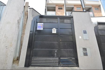 Casa à venda com 88m², 2 quartos e 2 vagas Casa à venda com 88m², 2 quartos e 2 vagasFachada