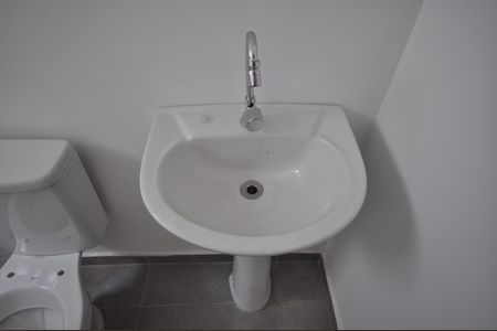 Casa à venda com 88m², 2 quartos e 2 vagasBanheiro da Suíte 2