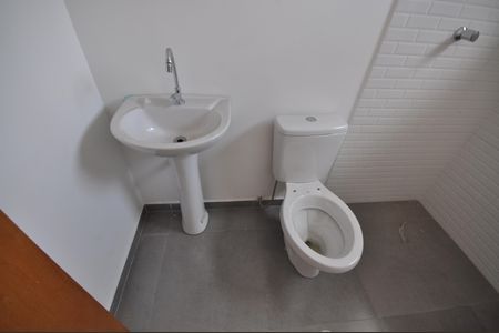 Casa à venda com 88m², 2 quartos e 2 vagasBanheiro da Suíte 1