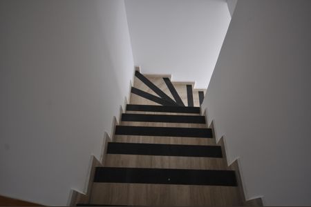 Casa à venda com 88m², 2 quartos e 2 vagasEscada