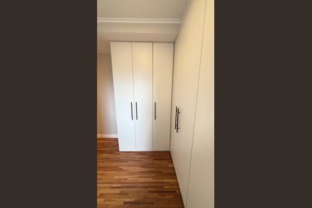 Apartamento à venda com 120m², 2 quartos e 2 vagas Apartamento à venda com 120m², 2 quartos e 2 vagasCloset