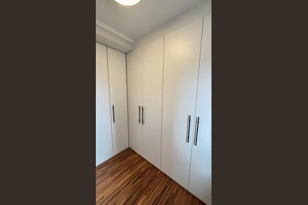 Apartamento à venda com 120m², 2 quartos e 2 vagas Apartamento à venda com 120m², 2 quartos e 2 vagasCloset