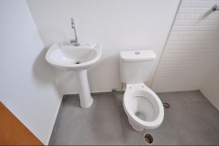 Casa à venda com 88m², 2 quartos e 2 vagasBanheiro da Suíte 1