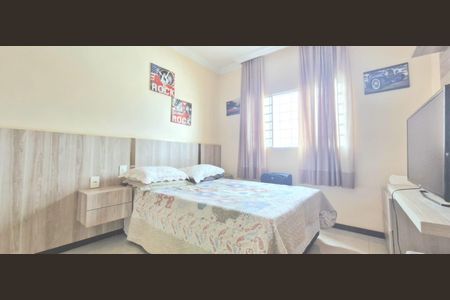Casa à venda com 318m², 4 quartos e 1 vaga Casa à venda com 318m², 4 quartos e 1 vagaQuarto 1