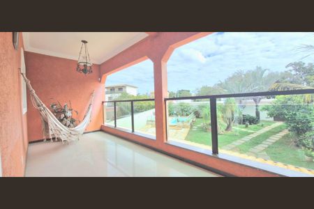 Casa à venda com 318m², 4 quartos e 1 vaga Casa à venda com 318m², 4 quartos e 1 vagaSacada/Sala