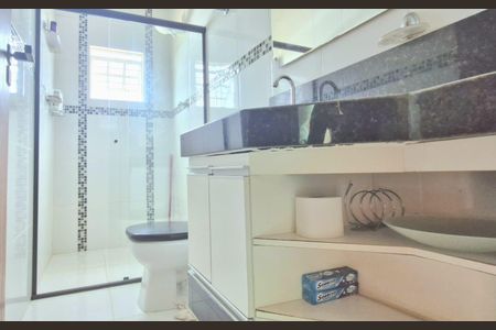 Casa à venda com 318m², 4 quartos e 1 vaga Casa à venda com 318m², 4 quartos e 1 vagaBanheiro/Suíte 4