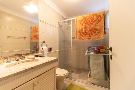 Apartamento à venda com 253m², 4 quartos e 3 vagas Apartamento à venda com 253m², 4 quartos e 3 vagasBanheiro da Suíte 2