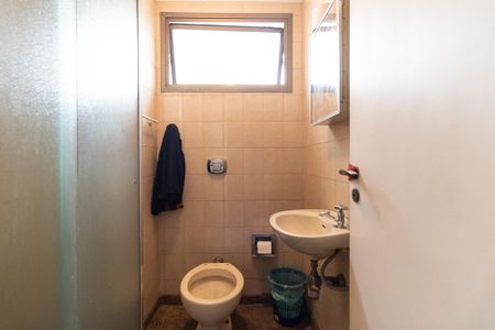 Apartamento à venda com 253m², 4 quartos e 3 vagas Apartamento à venda com 253m², 4 quartos e 3 vagasBanheiro de Serviço